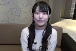 带小姐妹玩双飞，全程露脸一起伺候大哥的鸡巴，深喉口交轮流爆草主动上位，撅着屁股让大哥爆菊花浪叫呻吟1